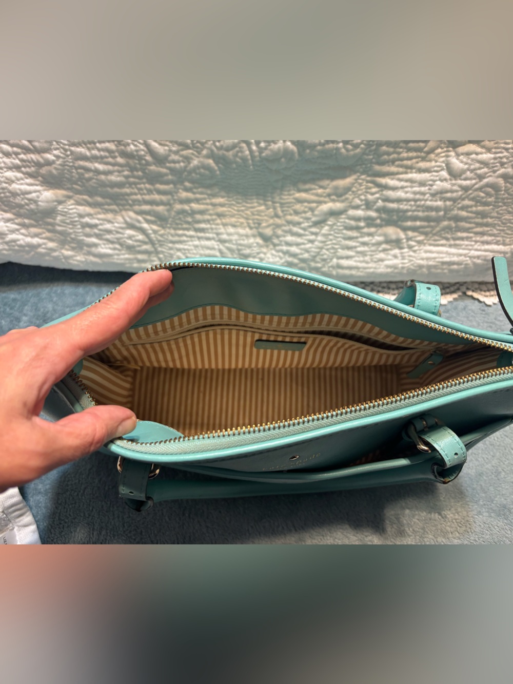 kate spade mint tote with gold logo - Picture 3 of 3